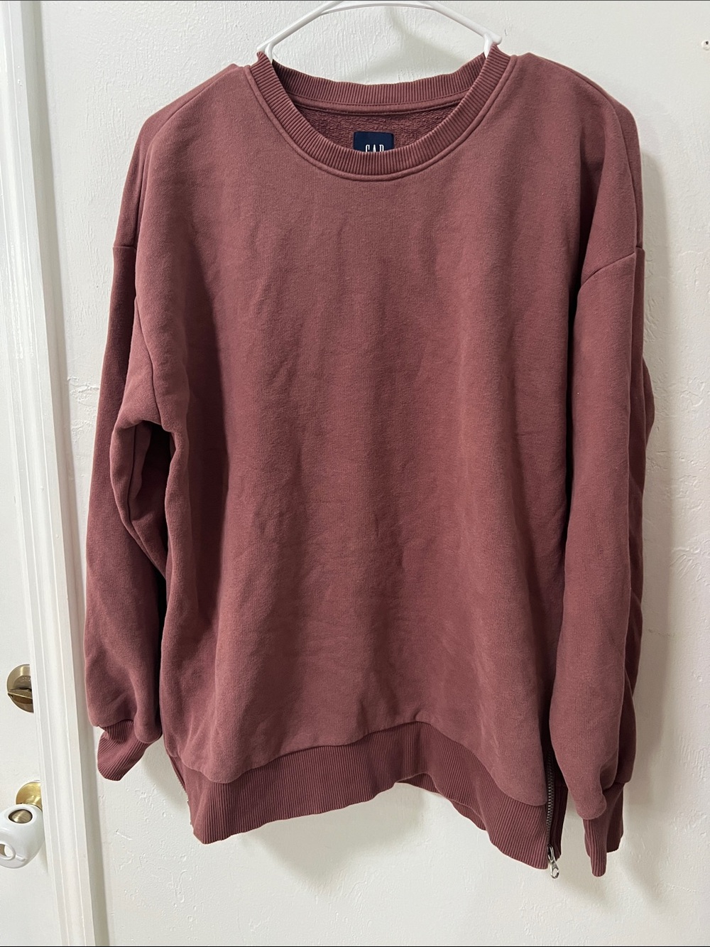 GAP women’s Crewneck Sweatshirt in Mauve Rose maternity